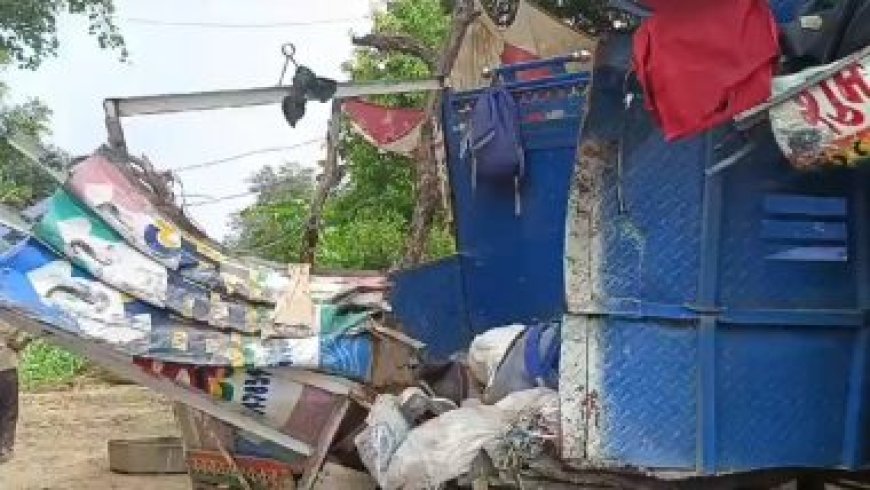 Tragic Collision in Salempur: 10 Dead, 27 Injured in Pickup and Bus Crash