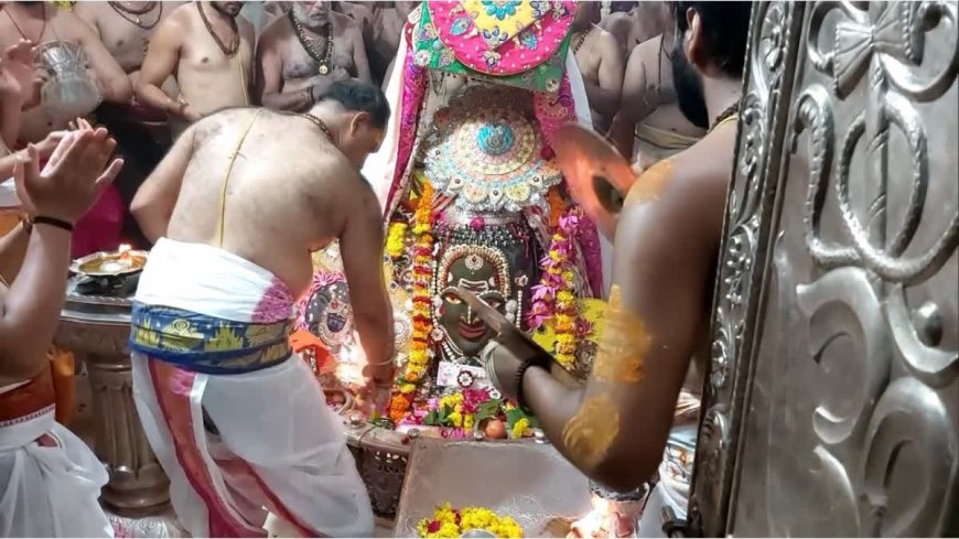 Rakshabandhan Celebrated with Grandeur at Ujjain's Mahakaleshwar Temple