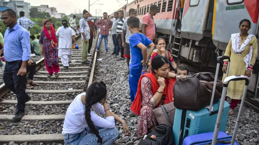Sabarmati Express: धड़-धड़ की आवाज से कांप गया कलेजा, बाहर देखा तो धुंआ ही धुंआ, पढ़ें यात्रियों ने क्या कहा!
