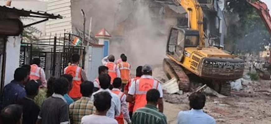 Indore: अफसरों पर फायर कराने वालेे की कोठी हुई जमींदोज, सुबह छह बजे पहुंचा अमला!