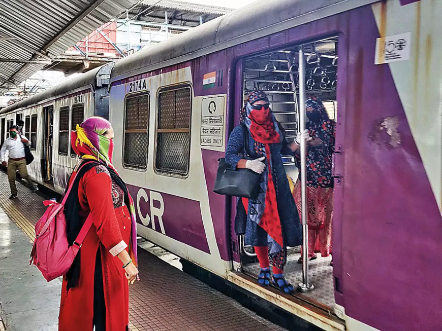 मुंबई: CR ने लोकल ट्रेनों पर महिलाओं की सुरक्षा के लिए सख्त उपायों की घोषणा की!