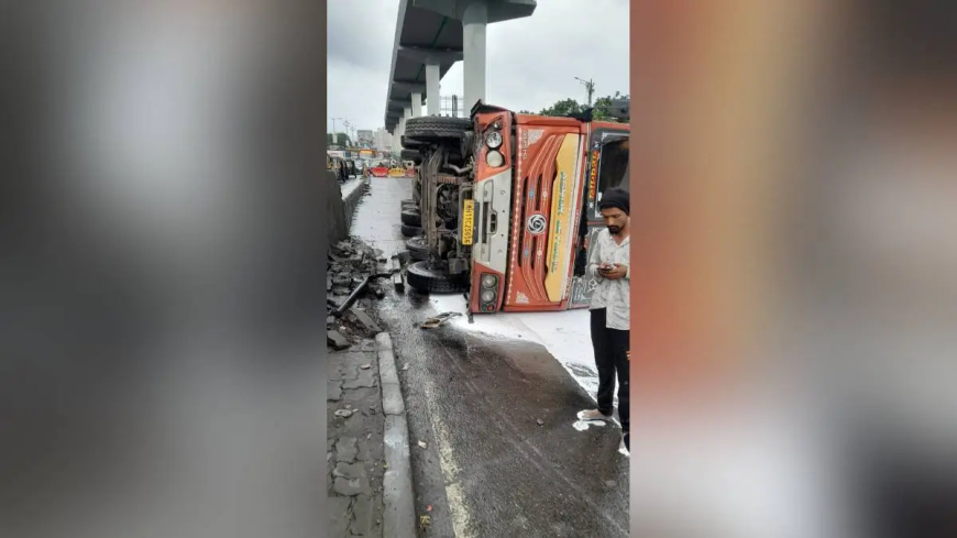 ठाणे: घोडबंदर येथे पातलीपाडा उड्डाणपूलाजवळ अवजड वाहने उलटल्याने वाहतुक ठप्प