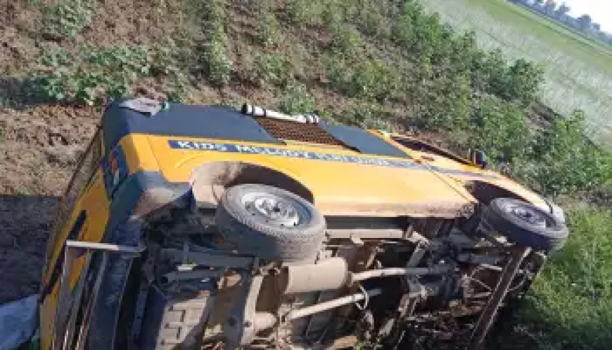 In Bihar, 16 children were injured in a collision between a school van and a truck, with two of the children in serious condition