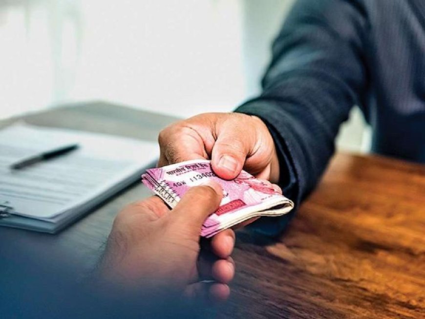 गुजरात एसीबीकडून १० लाखांच्या लाचेसह मुंबई पोलीस अधिकाऱ्याला अटक