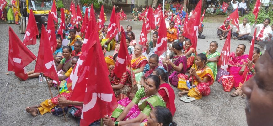 आदिवासींच्या विविध संघटनांचे धरणे आंदोलन
