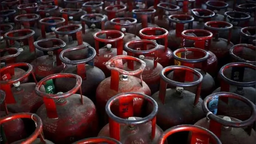 कॉमर्शियल गैस सिलेंडर 48.50 रुपये हुआ महंगा, नई दरें लागू