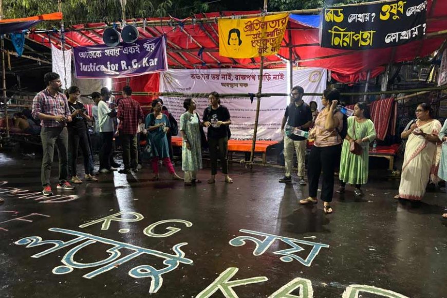 आंदोलन स्थल पर 'बायो टॉयलेट' लाने से पुलिस ने रोका तो फूटा डॉक्टरों का गुस्सा
