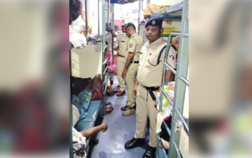 Bomb Threat Causes Panic on Howrah-Mumbai Express, No Bomb Found