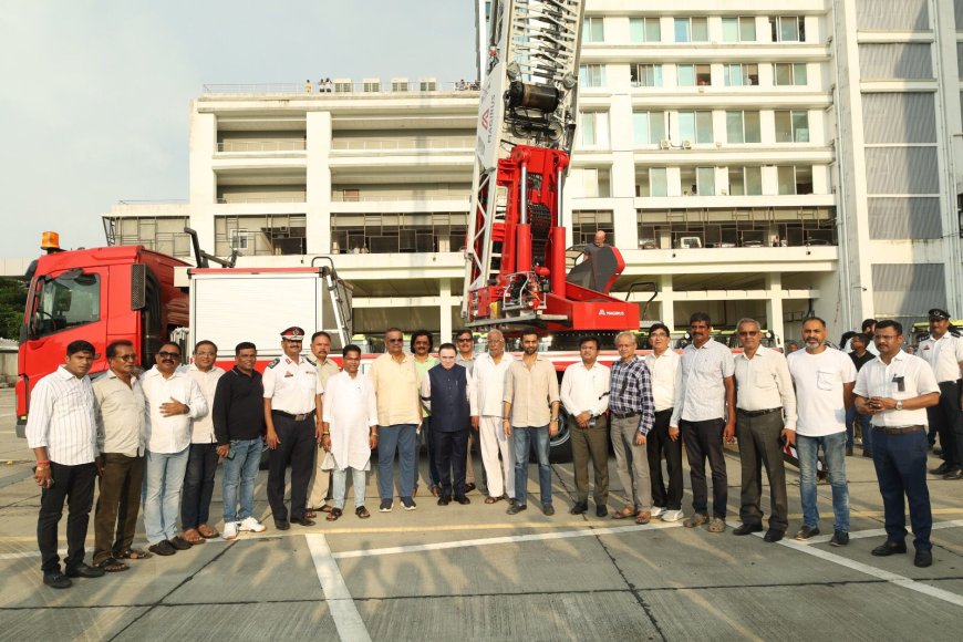 महानगरपालिका अग्निशमन विभागाच्या ताफ्यात ६४ मीटर उंचीचे टर्न टेबल लॅडर वाहन दाखल