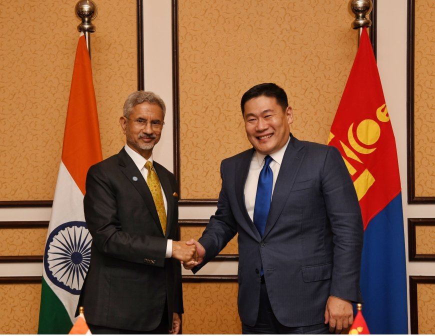 Indian Foreign Minister Jaishankar Meets Mongolian Prime Minister in Islamabad